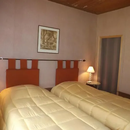 Maison De Vacances A Avec Jardin Et Animaux Acceptes - Fr-1-742-147 * Vic-sur-Cère