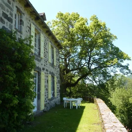 Maison De Vacances A Avec Jardin Et Animaux Acceptes - Fr-1-742-147 * Vic-sur-Cère