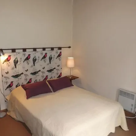 Maison De Vacances A Avec Jardin Et Animaux Acceptes - Fr-1-742-147