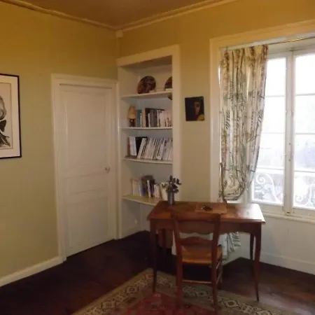 Maison De Vacances A Avec Jardin Et Animaux Acceptes - Fr-1-742-147 Holiday home Vic-sur-Cere